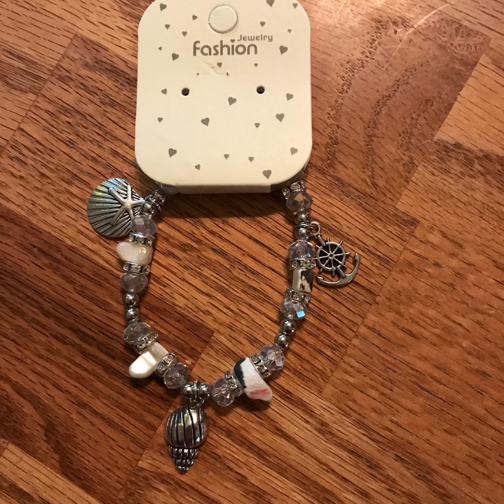 🏝NWT Summer Stretchy Seashell Bracelet (White)🏝